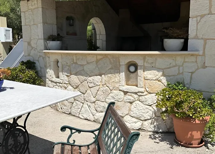 Pagonis Appartement *